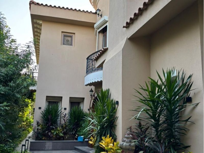 Villa Hyde Park - Front Facade