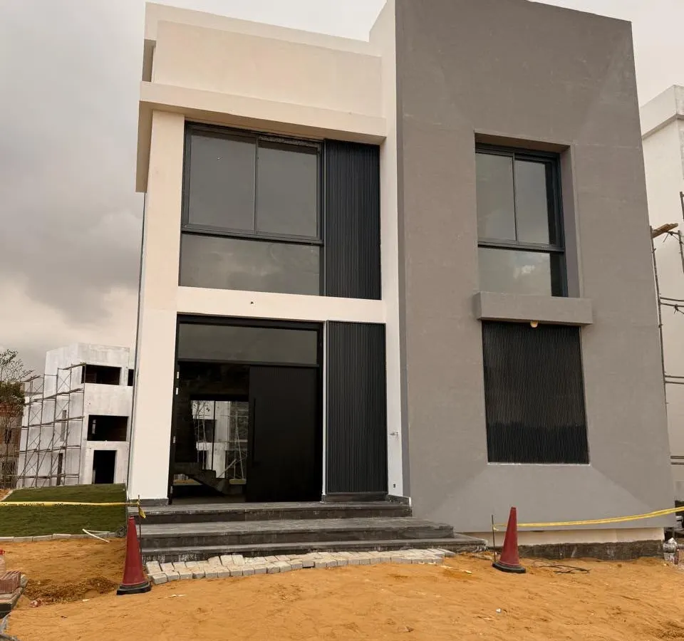 Signature Villa — Eastshire – photo 2 of 9
