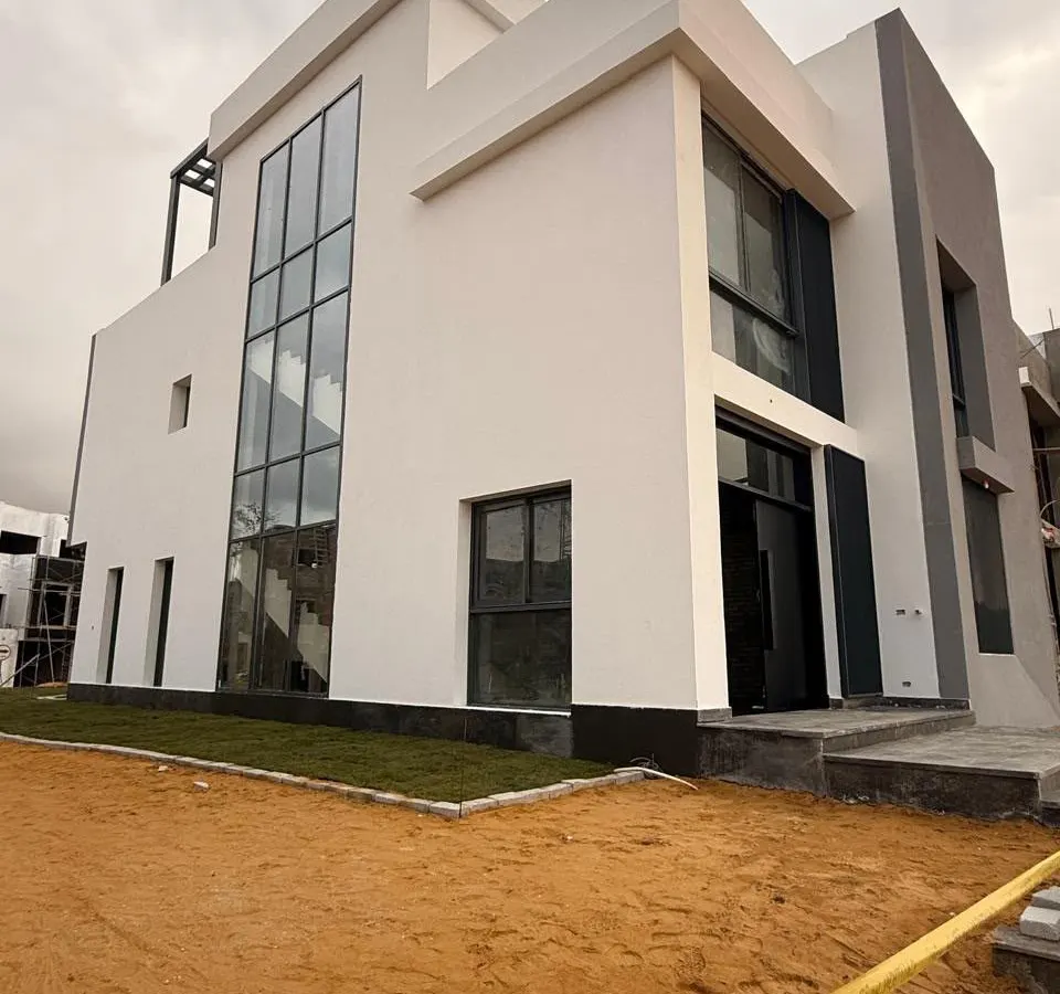 Signature Villa — Eastshire – photo 3 of 9