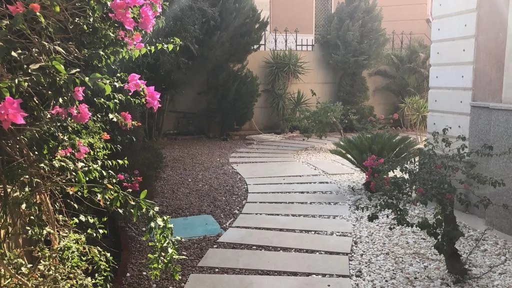 Villa with a 700 m² Garden — Dyar Mokhabarat – photo 9 of 10